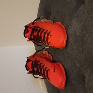 2022 LeBron 19 Low 'Light Crimson' NEW